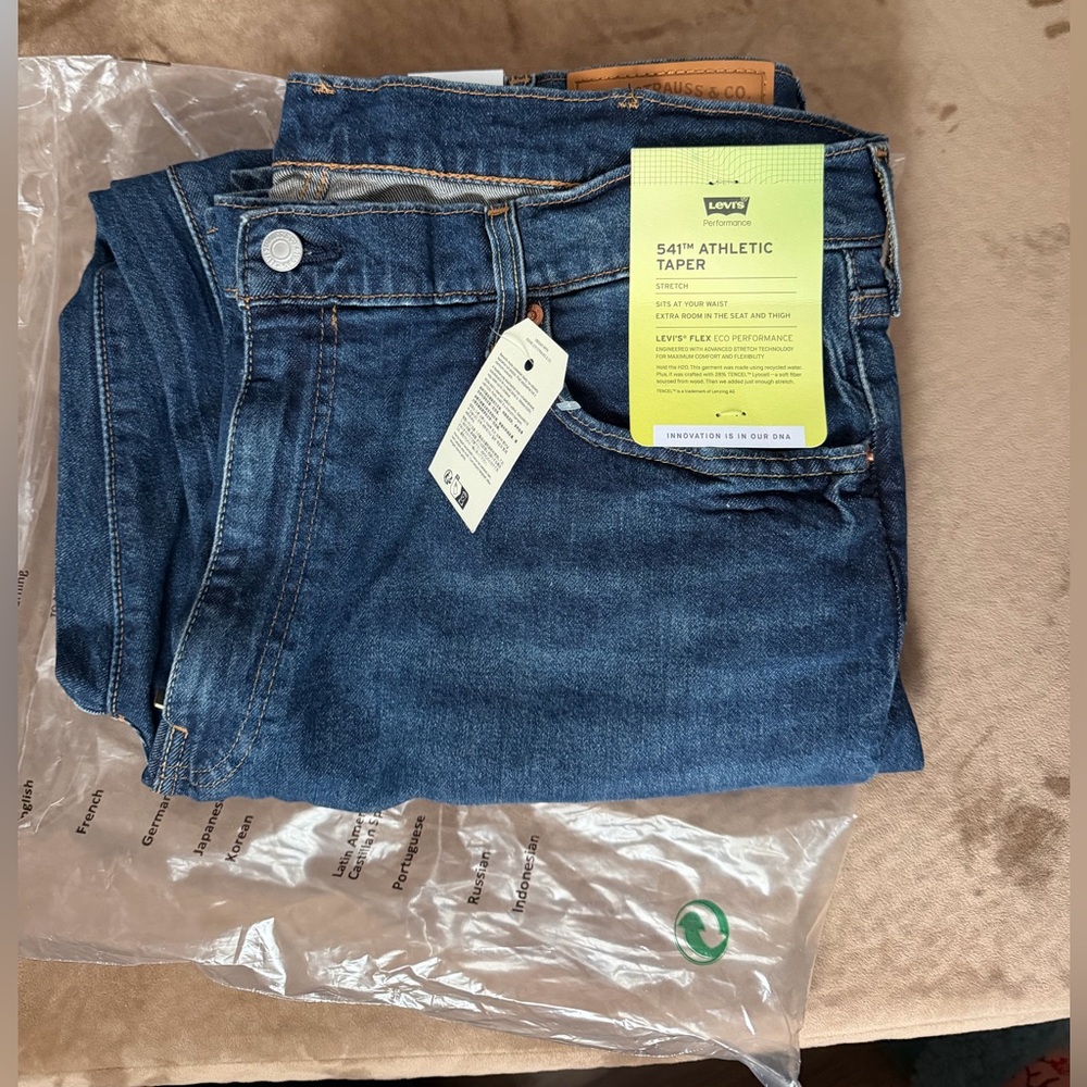 LEVI’S MENS JEANS BRAND NEW W 40 L 32